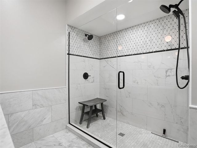 7475 Pinehurst Circle, Bloomfield Hills, MI 48301