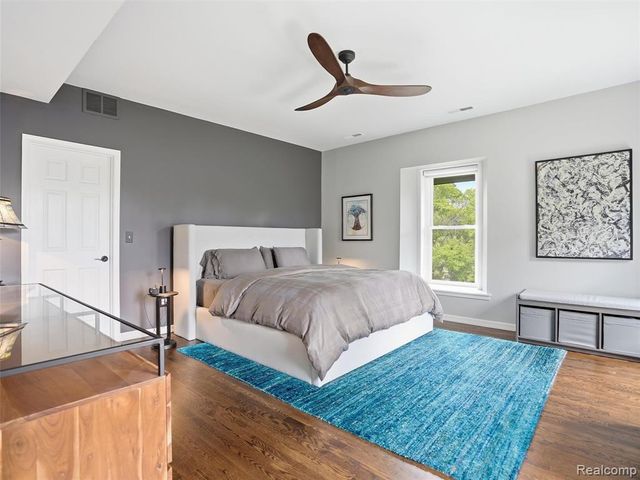 7475 Pinehurst Circle, Bloomfield Hills, MI 48301