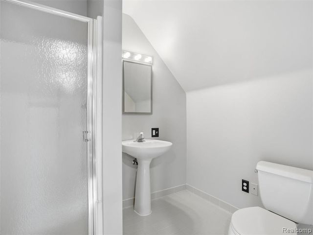 7475 Pinehurst Circle, Bloomfield Hills, MI 48301