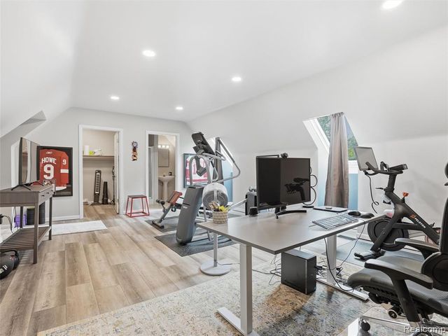 7475 Pinehurst Circle, Bloomfield Hills, MI 48301