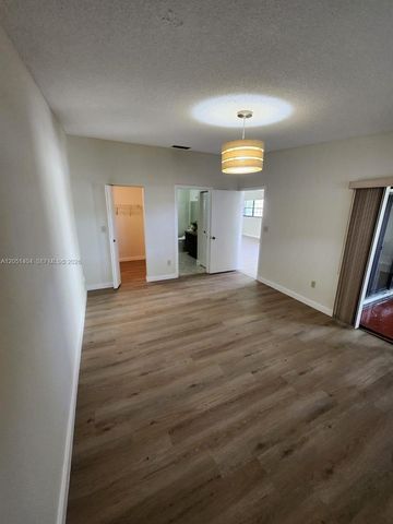 6524 NW 188th Lane, Hialeah, FL 33015