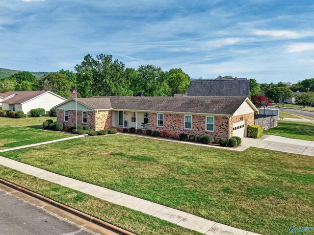 900 Cornelia Drive SE, Huntsville, AL 35802