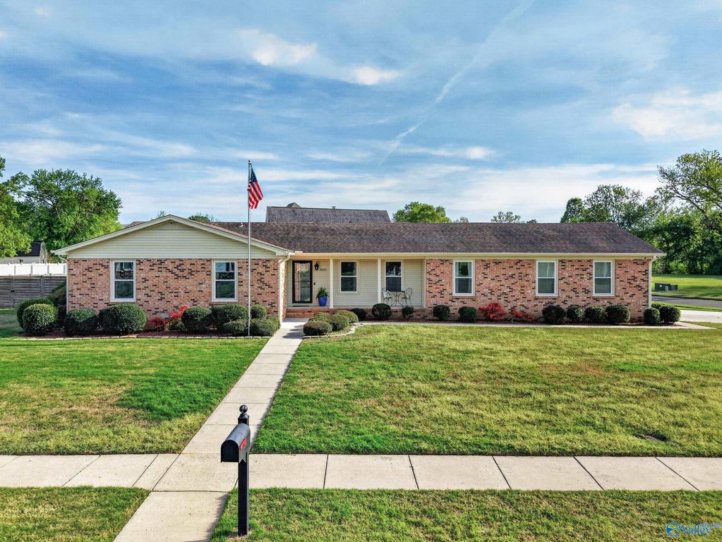 900 Cornelia Drive SE, Huntsville, AL 35802