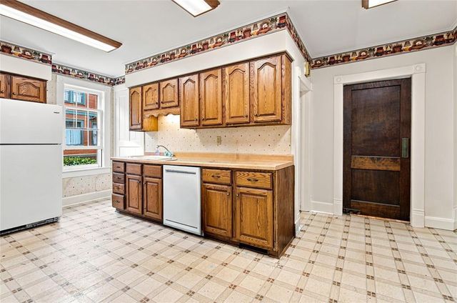 453 Summit Avenue, Eau Claire, WI 54701