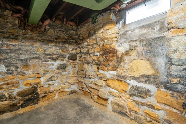453 Summit Avenue, Eau Claire, WI 54701