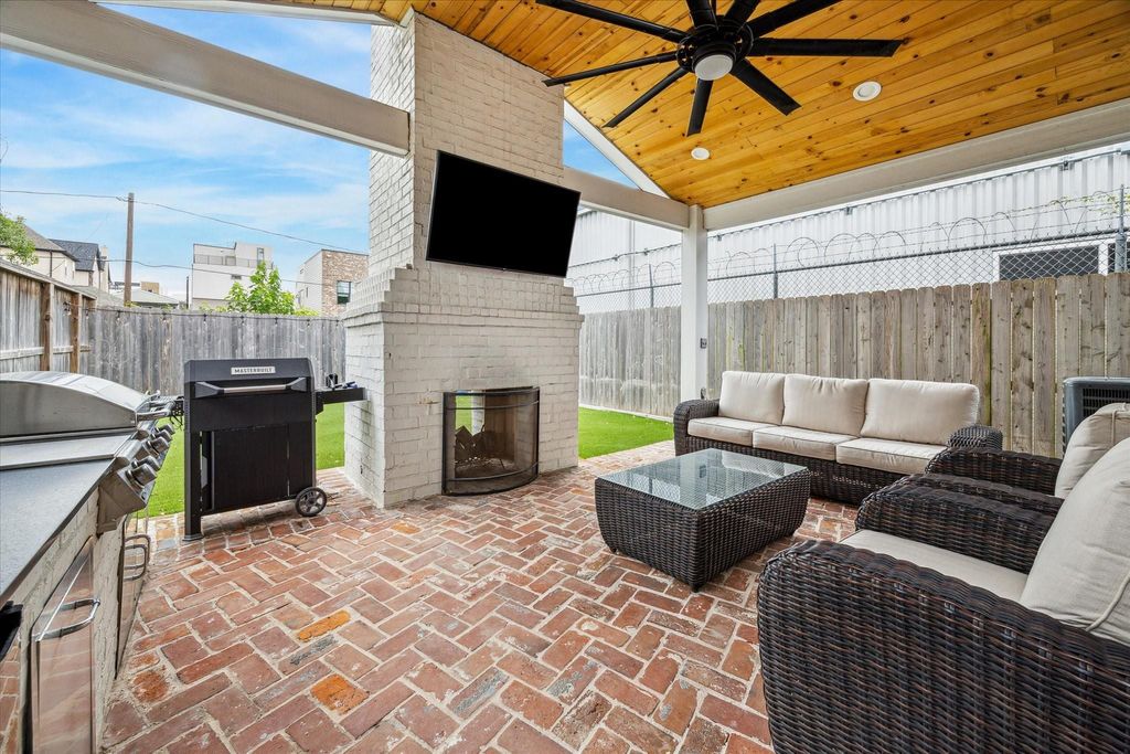1212 Bingham Street, Houston, TX 77007