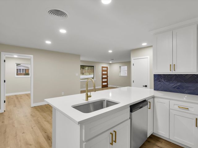 6005 Saint Johns Lane, Fort Worth, TX 76114