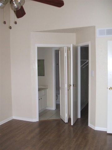 10101 S Gessner Road 316, Houston, TX 77071