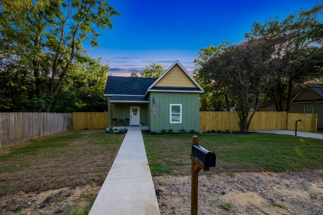 211 Pecan Street, Waxahachie, TX 75165