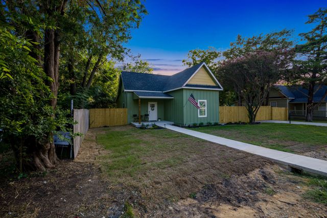 211 Pecan Street, Waxahachie, TX 75165