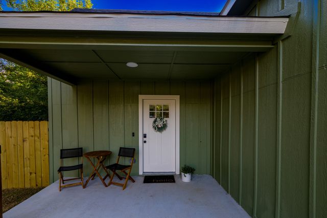 211 Pecan Street, Waxahachie, TX 75165