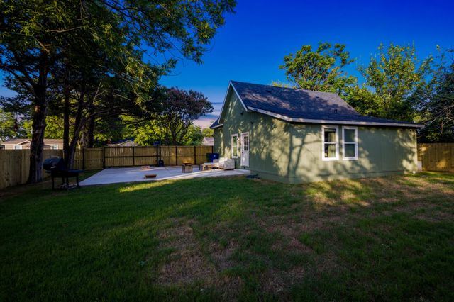 211 Pecan Street, Waxahachie, TX 75165