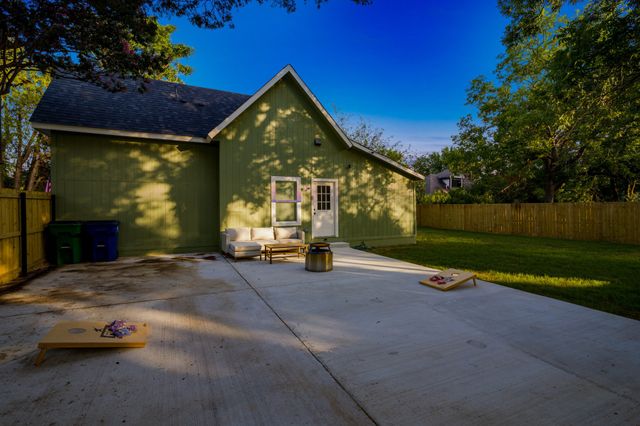 211 Pecan Street, Waxahachie, TX 75165