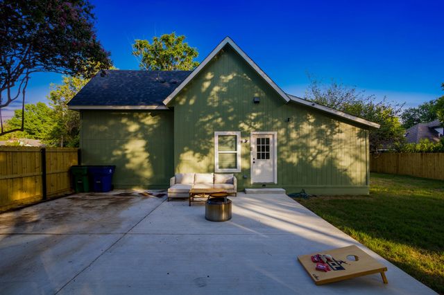 211 Pecan Street, Waxahachie, TX 75165