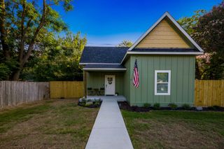 211 Pecan Street, Waxahachie, TX 75165