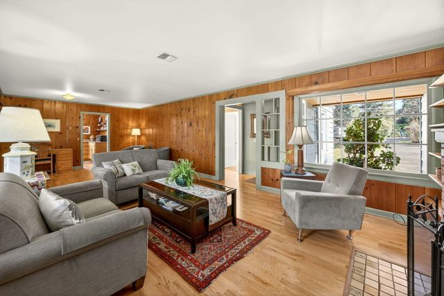 965 Park Street, Ashland, OR 97520