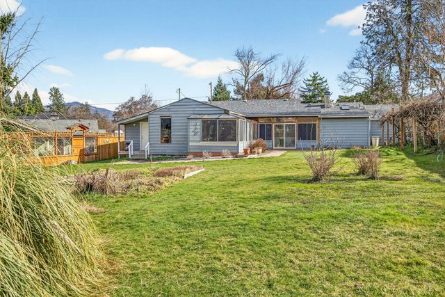 965 Park Street, Ashland, OR 97520