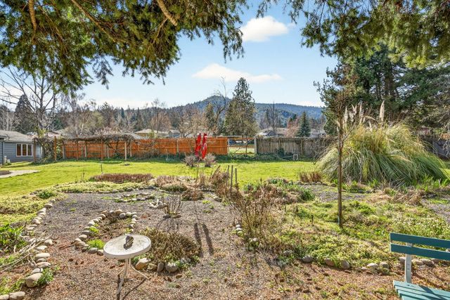 965 Park Street, Ashland, OR 97520