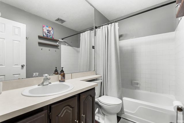 20305 Topaz Street, South Bend, IN 46614