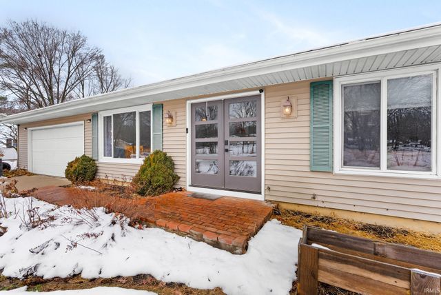 20305 Topaz Street, South Bend, IN 46614