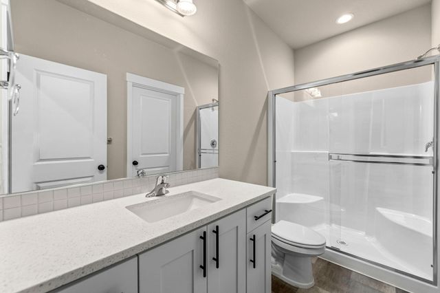 148 Valemont Drive 11, Eagle Point, OR 97524