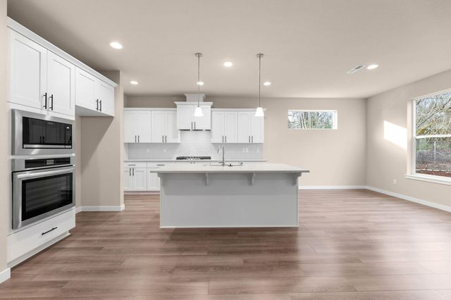 148 Valemont Drive 11, Eagle Point, OR 97524