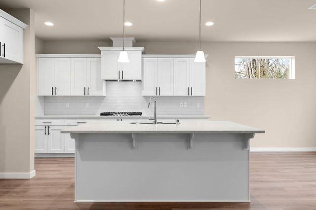 148 Valemont Drive 11, Eagle Point, OR 97524
