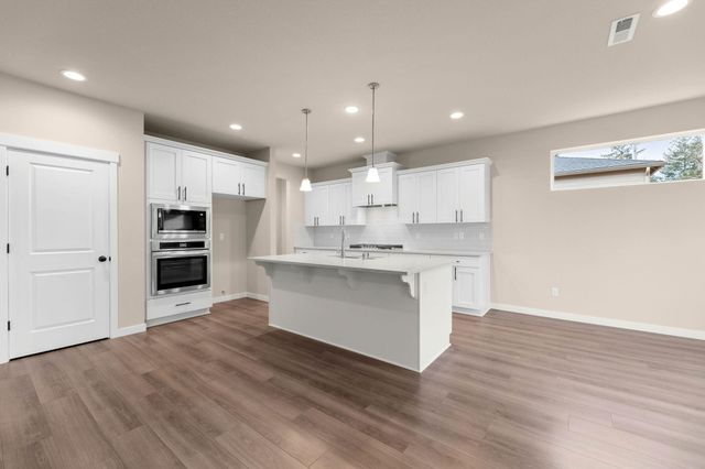 148 Valemont Drive 11, Eagle Point, OR 97524