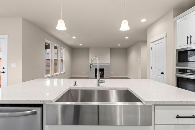 148 Valemont Drive 11, Eagle Point, OR 97524