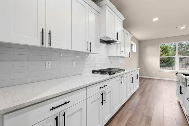 148 Valemont Drive 11, Eagle Point, OR 97524