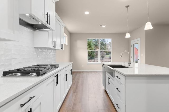 148 Valemont Drive 11, Eagle Point, OR 97524