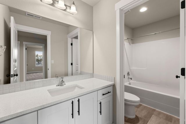 148 Valemont Drive 11, Eagle Point, OR 97524