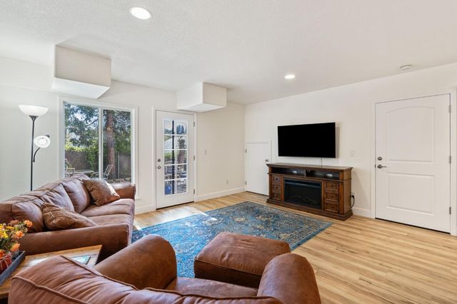 12632 Vick Ct, Auburn, CA 95603