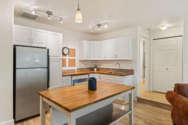 12632 Vick Ct, Auburn, CA 95603