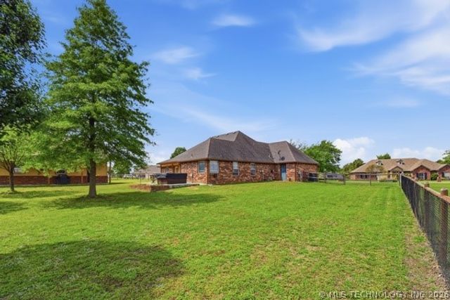 12101 N 168th East Avenue, Collinsville, OK 74021