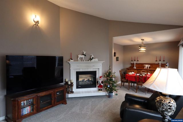 997 Glazemeadow St NE, Keizer, OR 97303