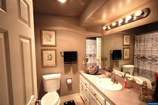 997 Glazemeadow St NE, Keizer, OR 97303