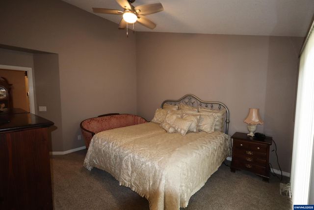 997 Glazemeadow St NE, Keizer, OR 97303