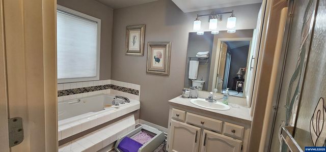 997 Glazemeadow St NE, Keizer, OR 97303