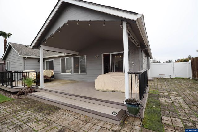 997 Glazemeadow St NE, Keizer, OR 97303