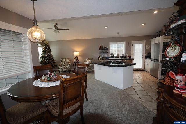 997 Glazemeadow St NE, Keizer, OR 97303