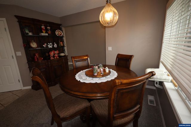 997 Glazemeadow St NE, Keizer, OR 97303