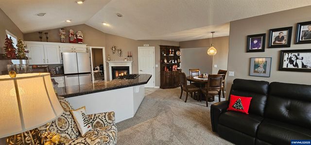 997 Glazemeadow St NE, Keizer, OR 97303