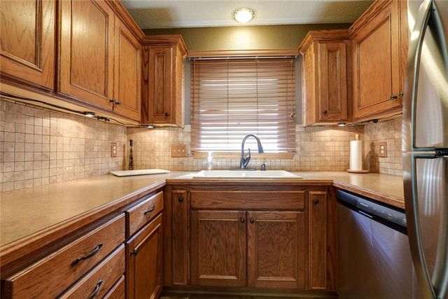 606 W 35th Terrace S, Independence, MO 64055