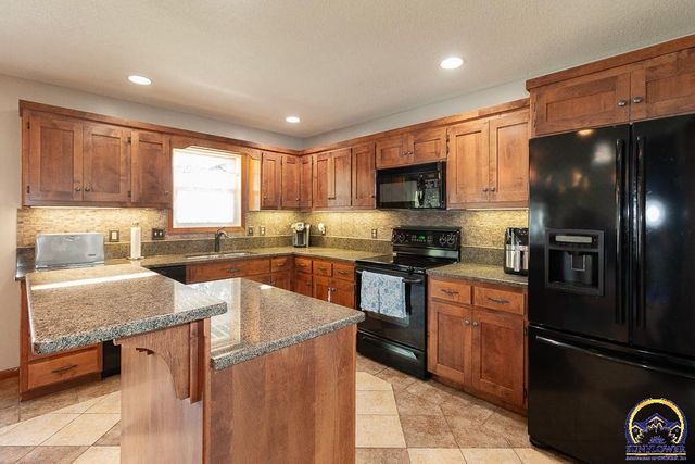 7628 SW 28th TER, Topeka, KS 66614