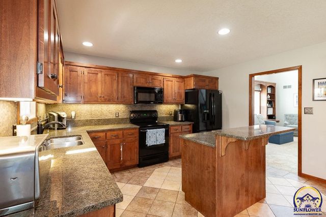 7628 SW 28th TER, Topeka, KS 66614