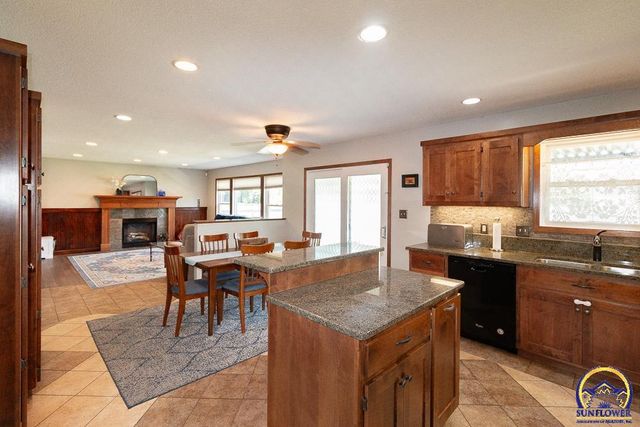 7628 SW 28th TER, Topeka, KS 66614