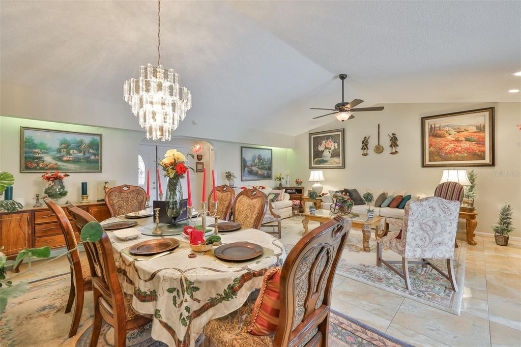 Image 11 of property listing at 2106 W VIEW DRIVE, Sun City Center, FL 33573