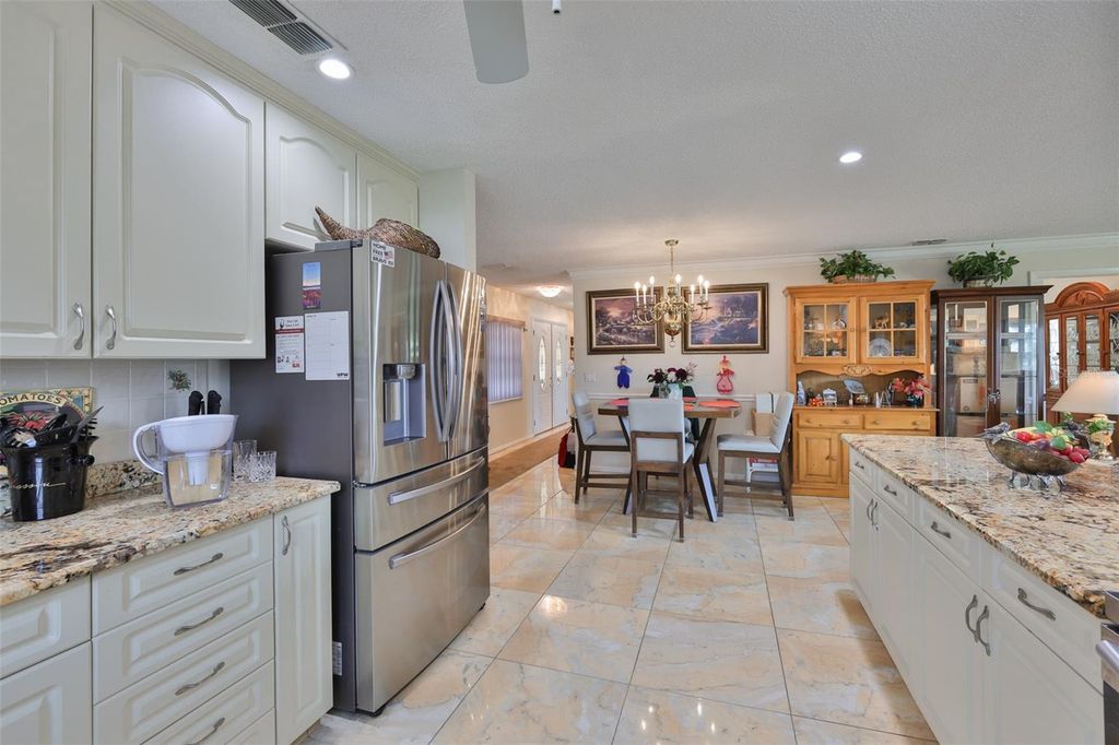 Image 15 of property listing at 2106 W VIEW DRIVE, Sun City Center, FL 33573
