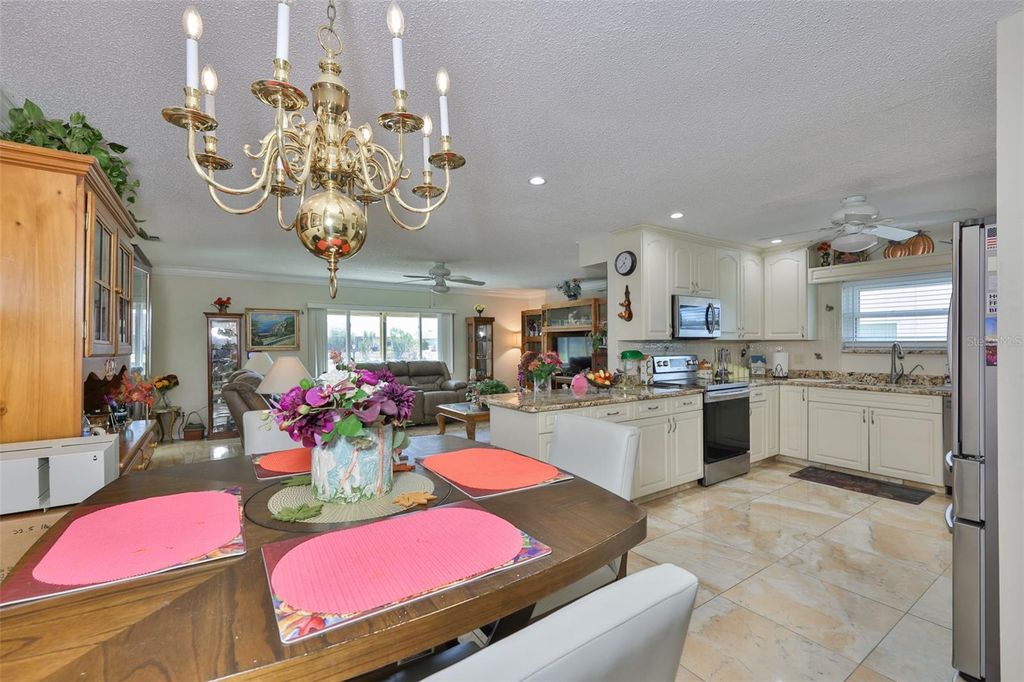 Image 19 of property listing at 2106 W VIEW DRIVE, Sun City Center, FL 33573